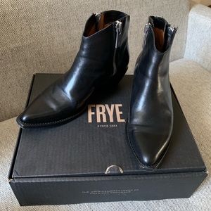 Frye Sacha Leather Zip shortie Boots